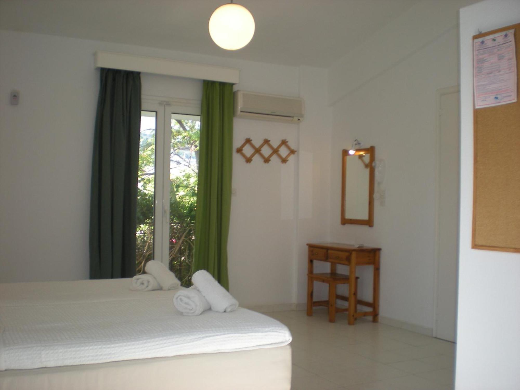Aparthotel Manolis' House Skiathos-Stadt Zimmer foto